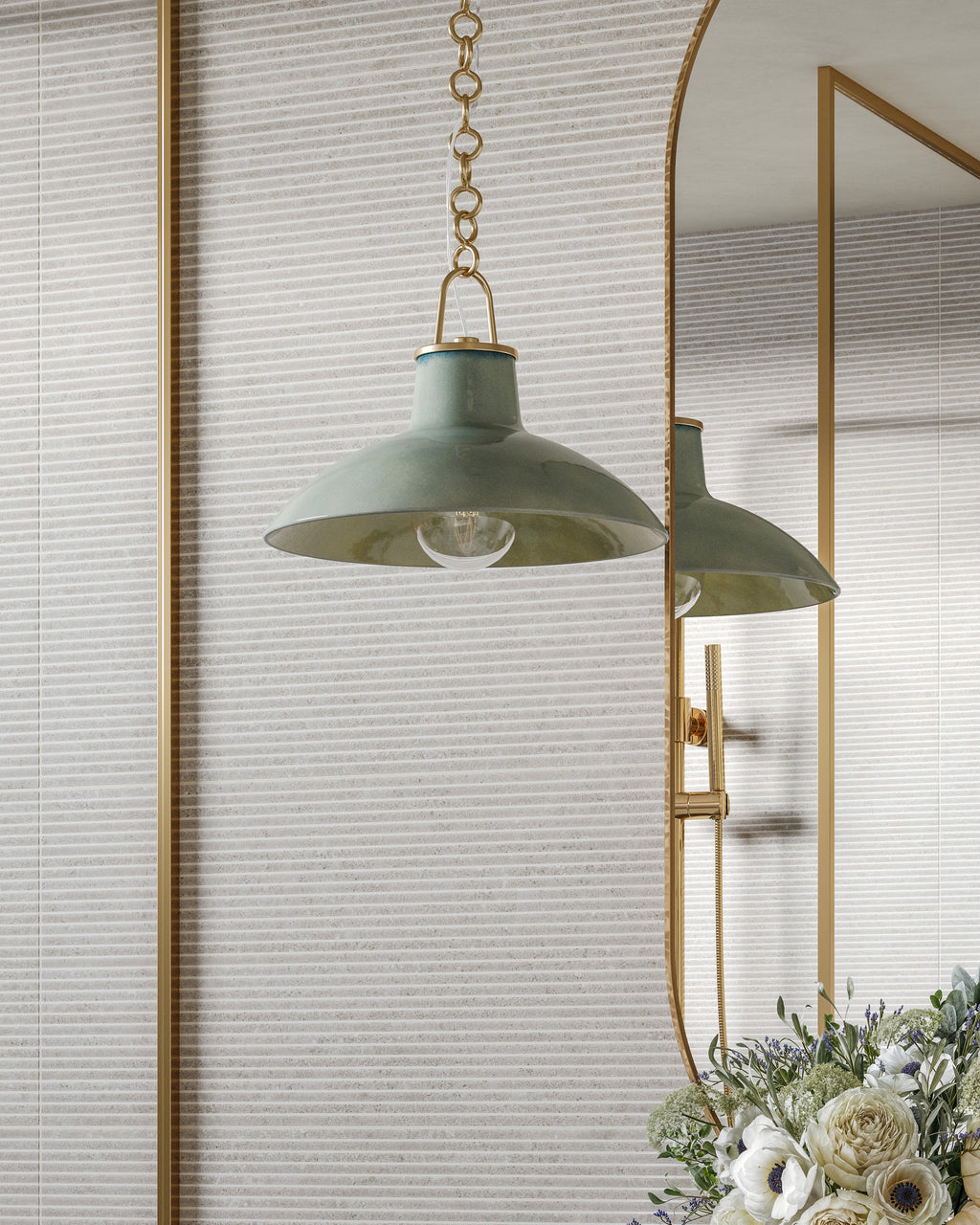 Sable Pendant in Aged Brass/Ceramic Moss Crackle