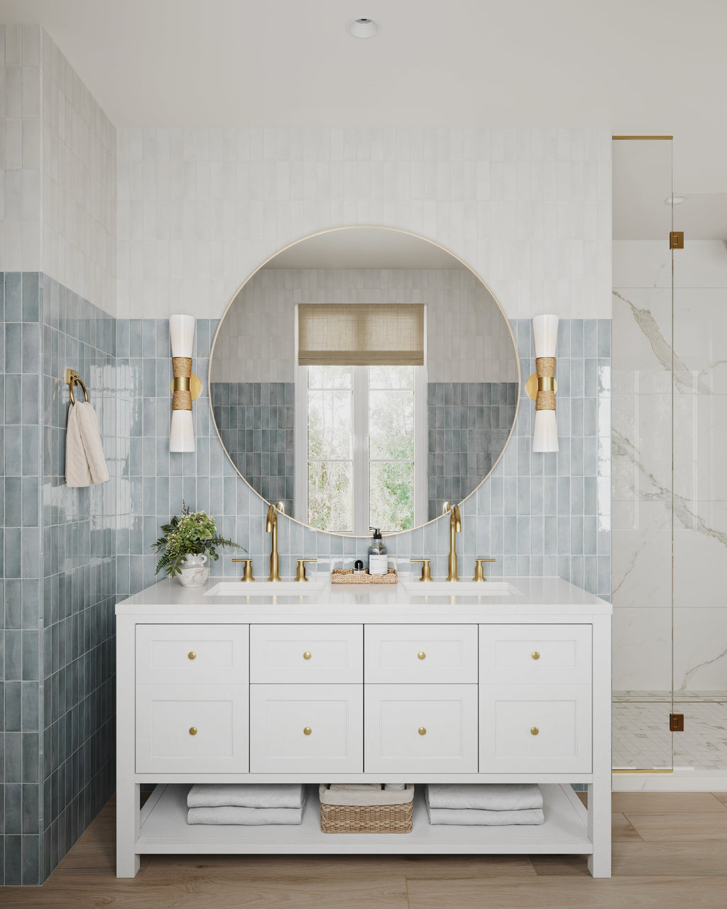 Esmeralda Round Mirror in Polished Brass